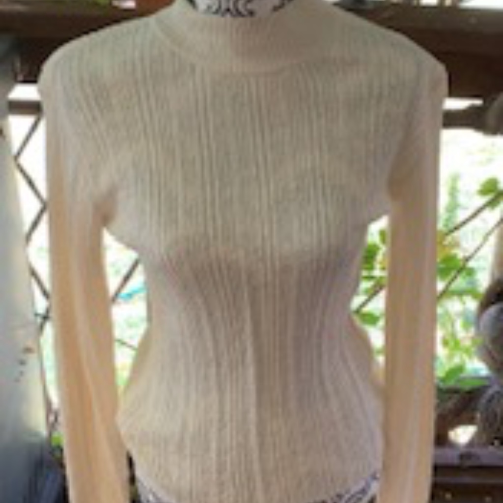 955 Originals Cream Turtleneck Size Medium